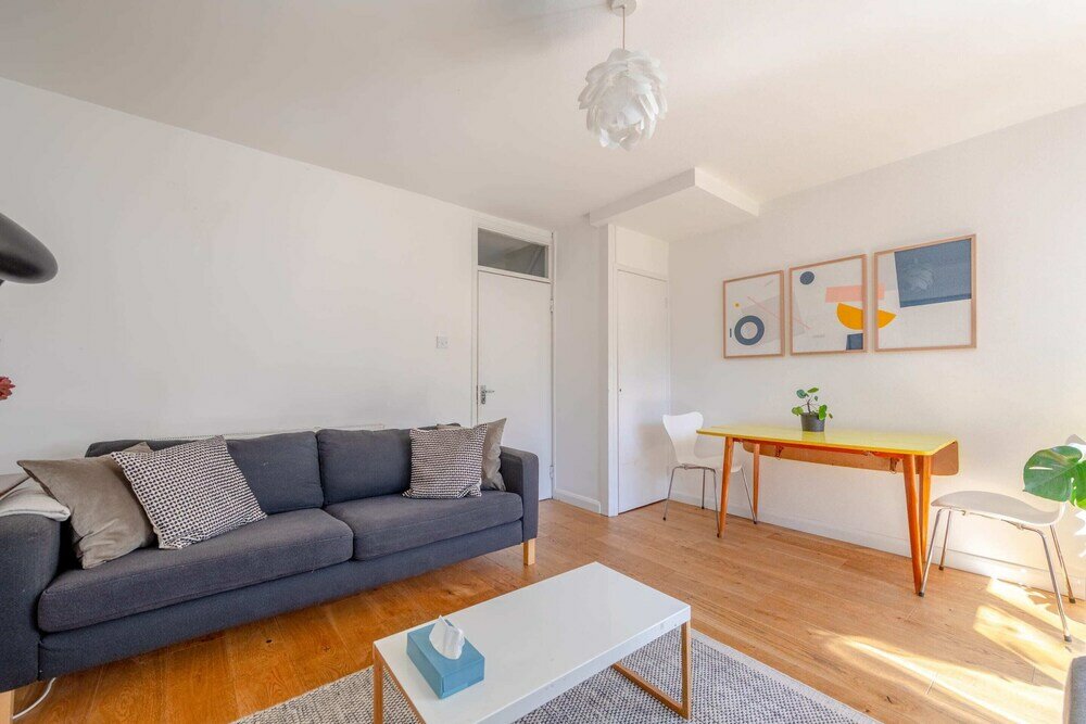 Фото Lovely 2bd House With Garden - Islington
