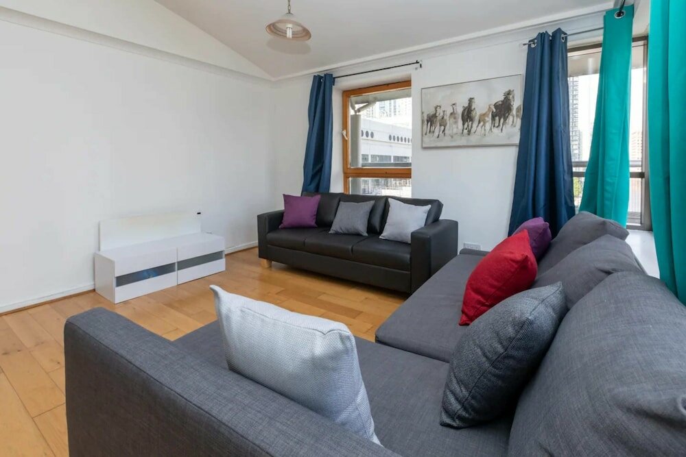 Фото Top Floor 1bd Flat With Balcony - Isle of Dogs