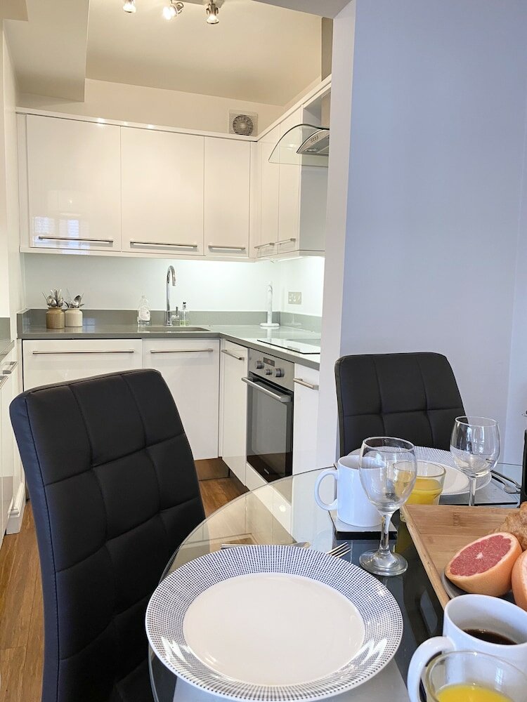 Фото Apartment Next to Victoria Station