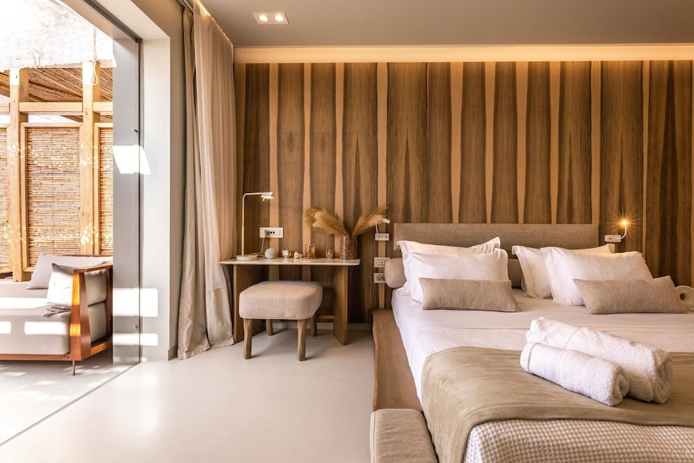 Фото Avgoustos Suites - Adults only