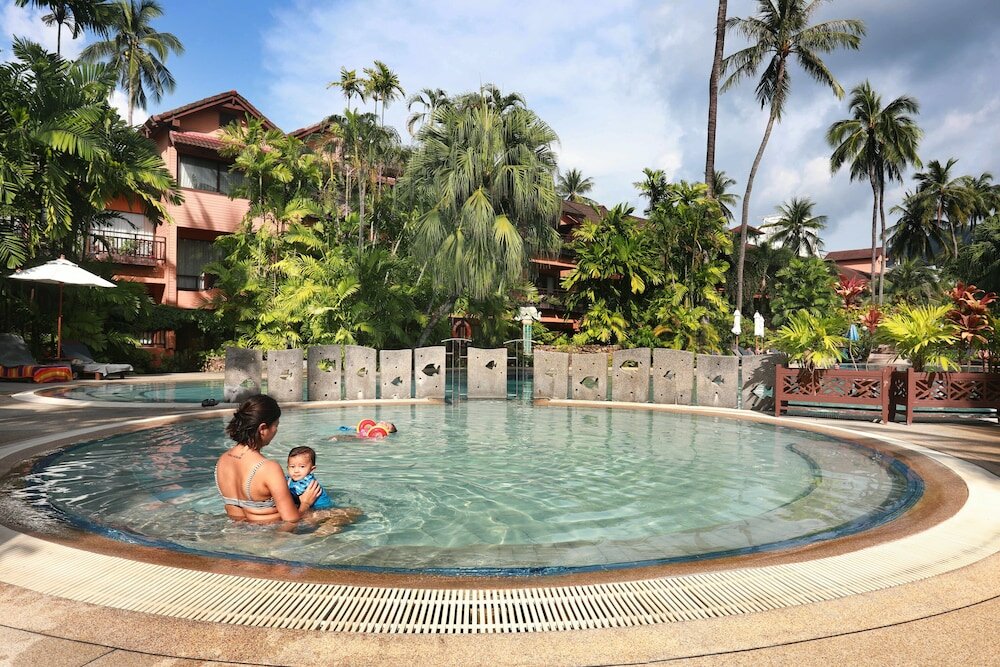 Фото Courtyard by Marriott Phuket Patong Beach Resort