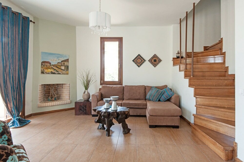 Фото Poikilma Alonissos Villas