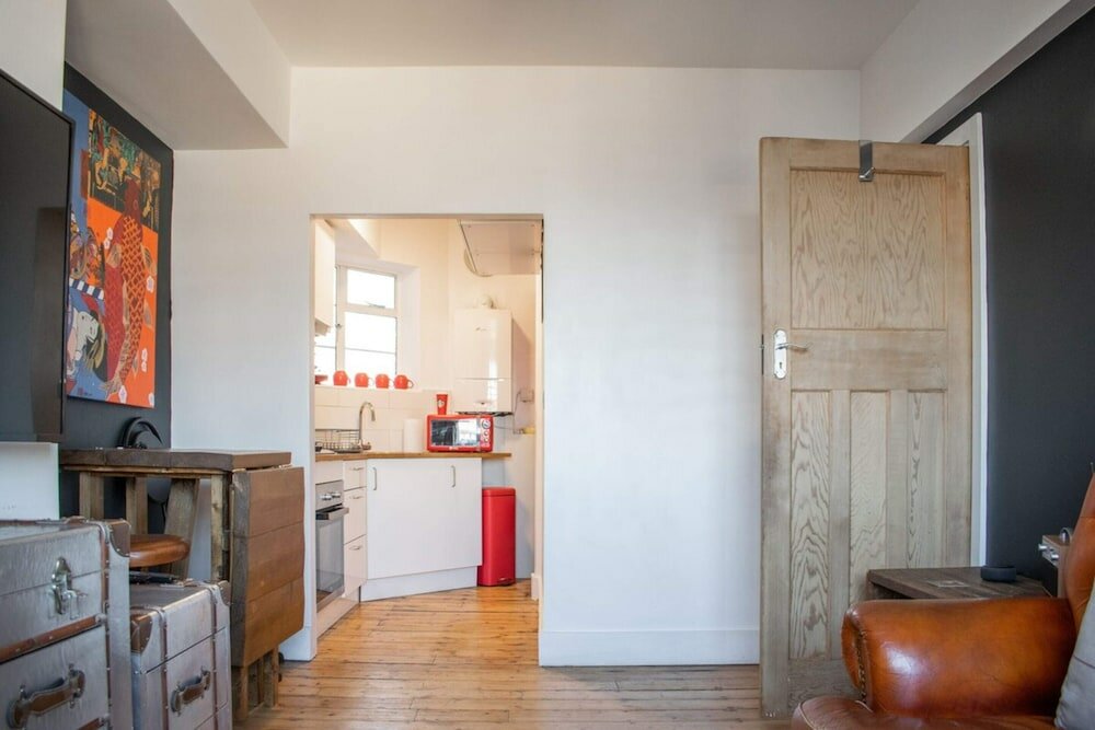 Фото Beautifully Decorated Contemporary 2 Bedroom Flat