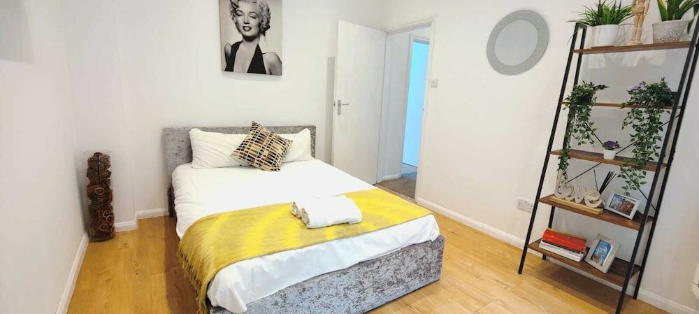 Фото 3 Bed Flat Liverpool st Spitalfields