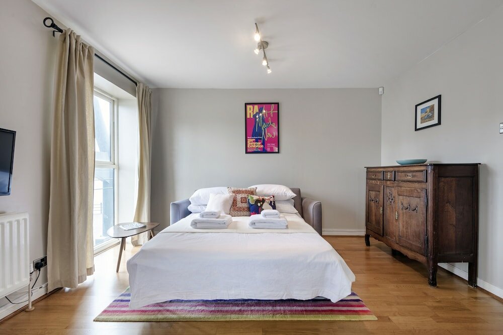 Фото Panoramic Docklands Home With Waterfront Views