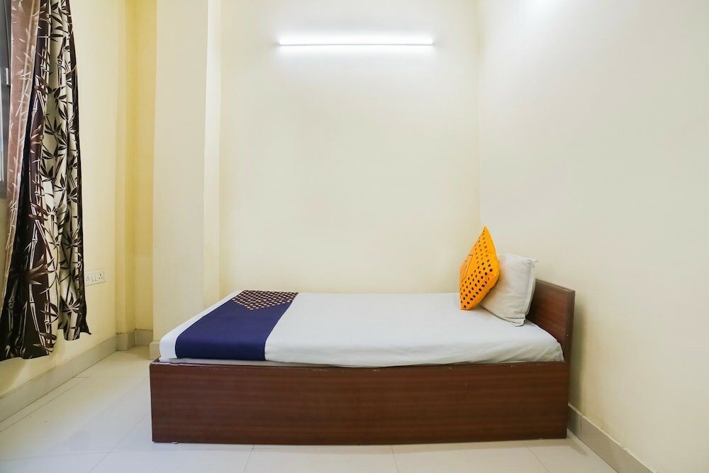 Фото Spot On 45291 Bharat Lodge