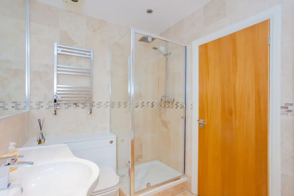 Фото Bright 2 Bedroom Apartment in Islington