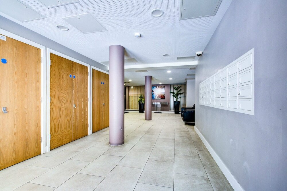 Фото Modern Greenwich Flat With Parking