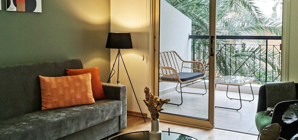 Фото Phaedrus Living: City View Luxury Iras Flat 102