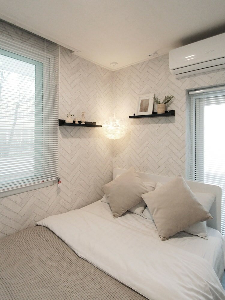 Фото Neat House Hongdae