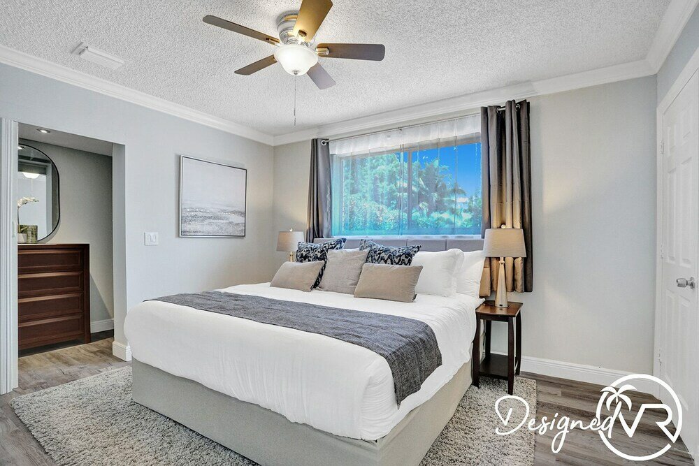 Фото Beautiful 4 Br with Private Heated Pool