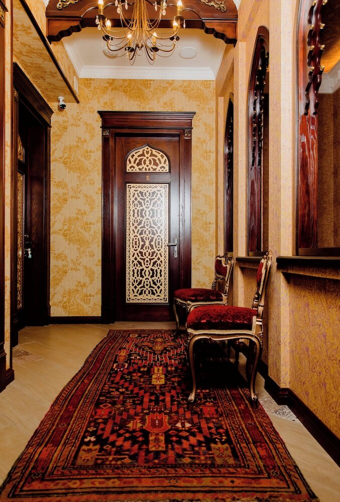 Фото Royal Antique Boutique Hotel