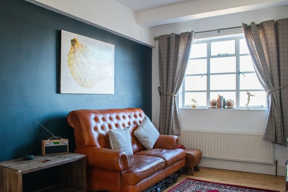 Фото Beautifully Decorated Contemporary 2 Bedroom Flat