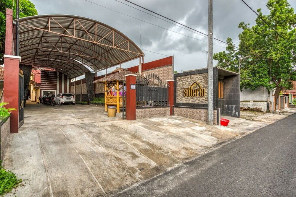 Фото RedDoorz Syariah near Kebon Rojo Park Blitar