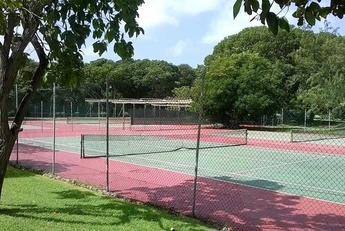 Гостиница Rockley Golf 810 is a 2 Bedroom, 2 Bathroom 1st Floor Apartment With Pool в Бриджтауне