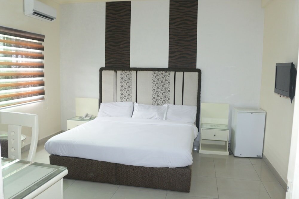 Фото The Coral Reef Hotel