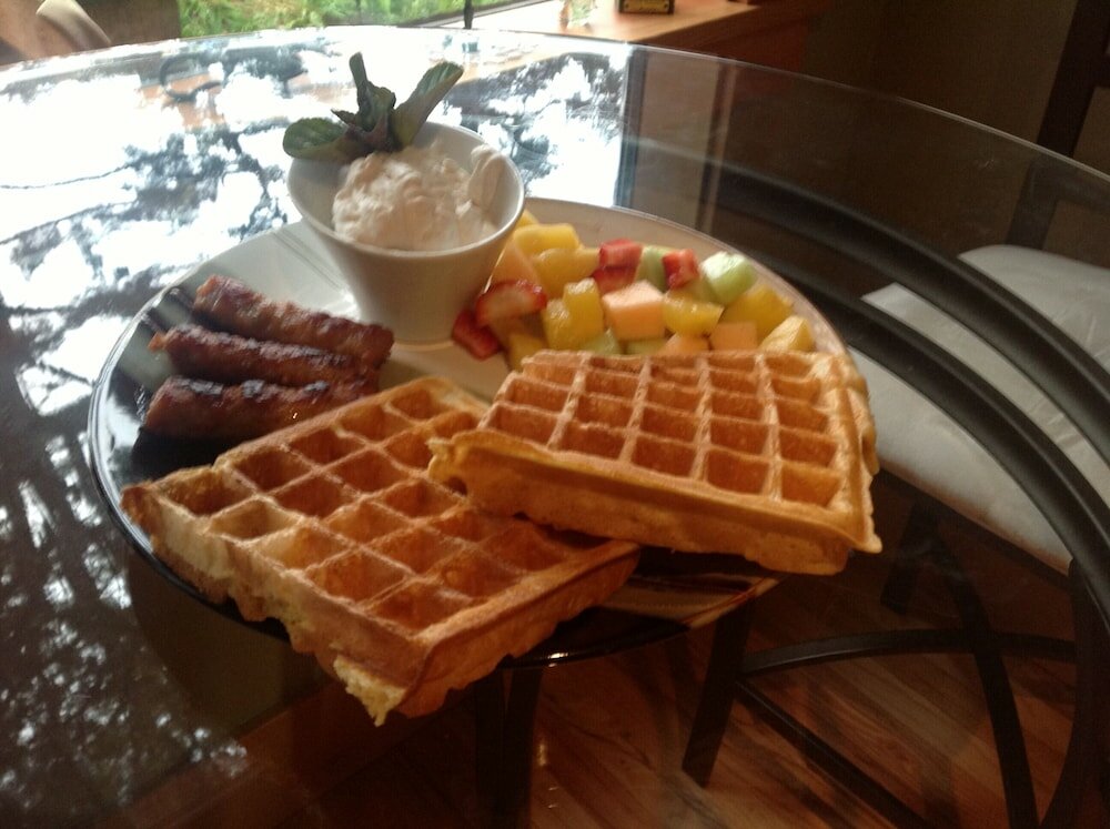 Фото Tyee Lodge Oceanfront B&b