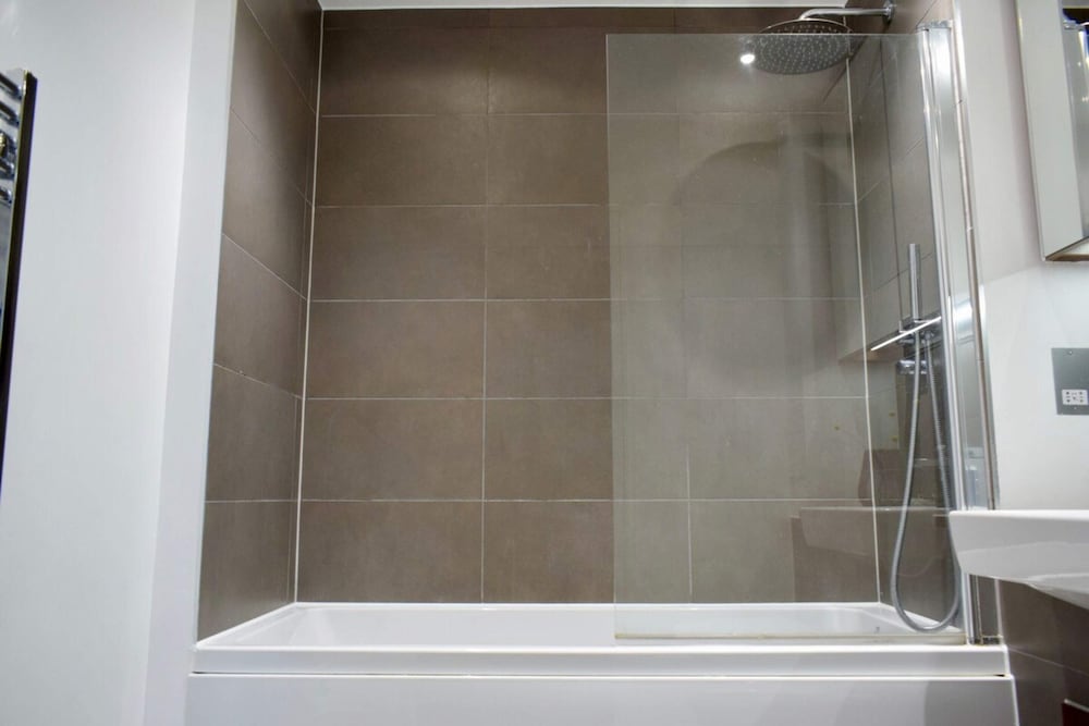 Фото Contemporary 1 Bedroom Flat With Stunning London View