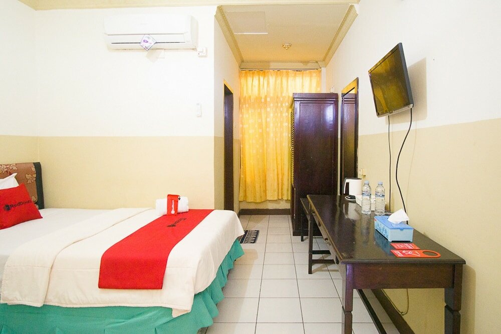 Фото RedDoorz Plus near Pelabuhan Bitung
