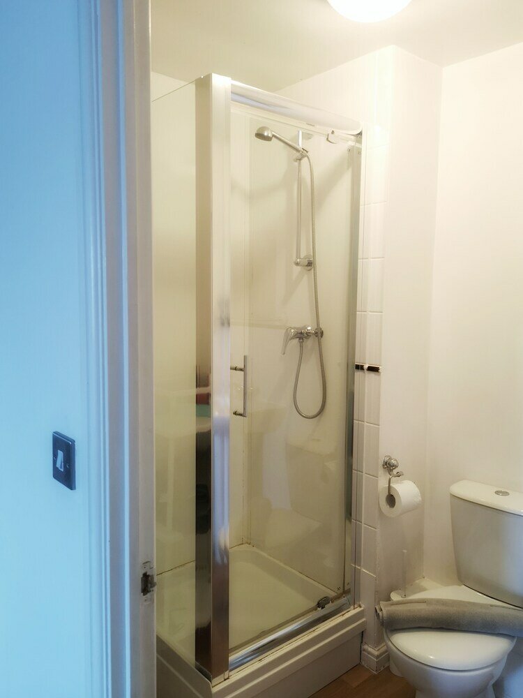 Фото Bright & Modern 2br Apartment Parking