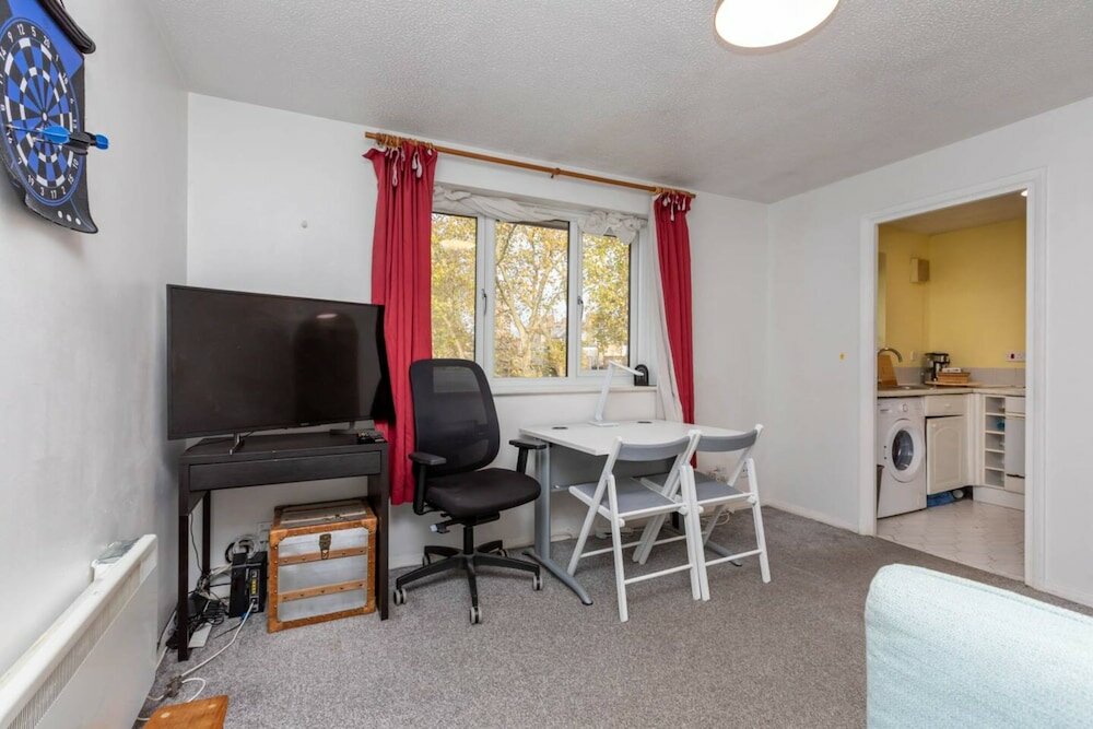 Фото 1 Bedroom Light Studio Flat in Surrey Quays