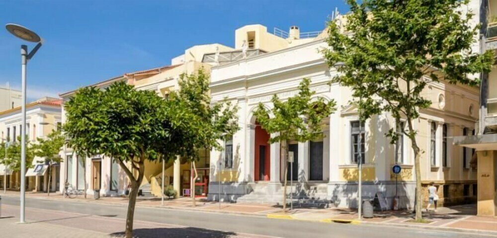 Фото отеля 1