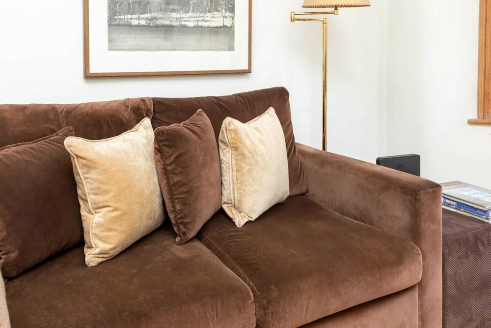 Фото Modern & Beautifully-lit 1 Bedroom Flat, Sheperd's Bush!