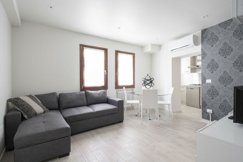 Фото Apartments in San Marco with Canal View