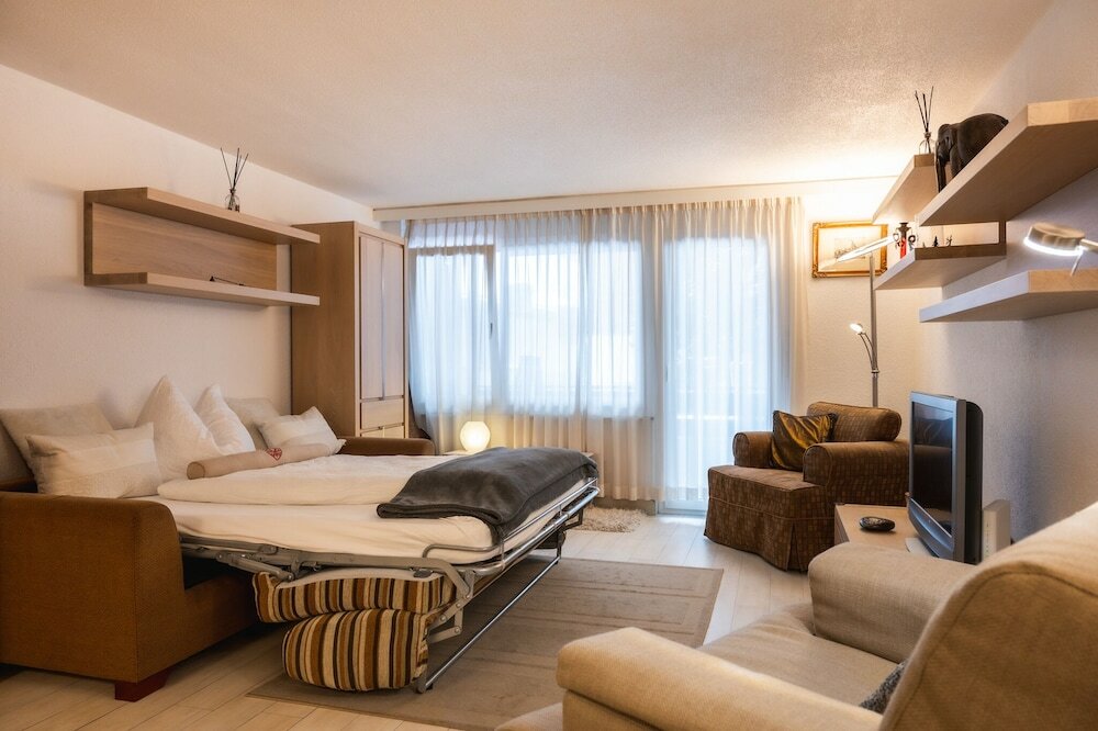 Фото Snowflake family apart. Ski in& out