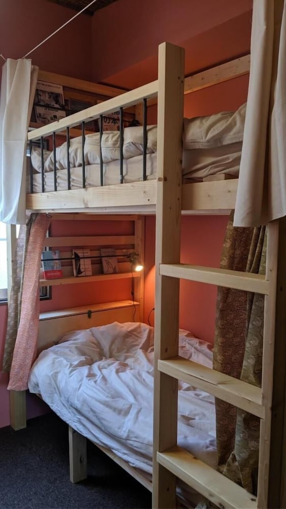 Фото Mad Cat Hostel Osaka & Bar