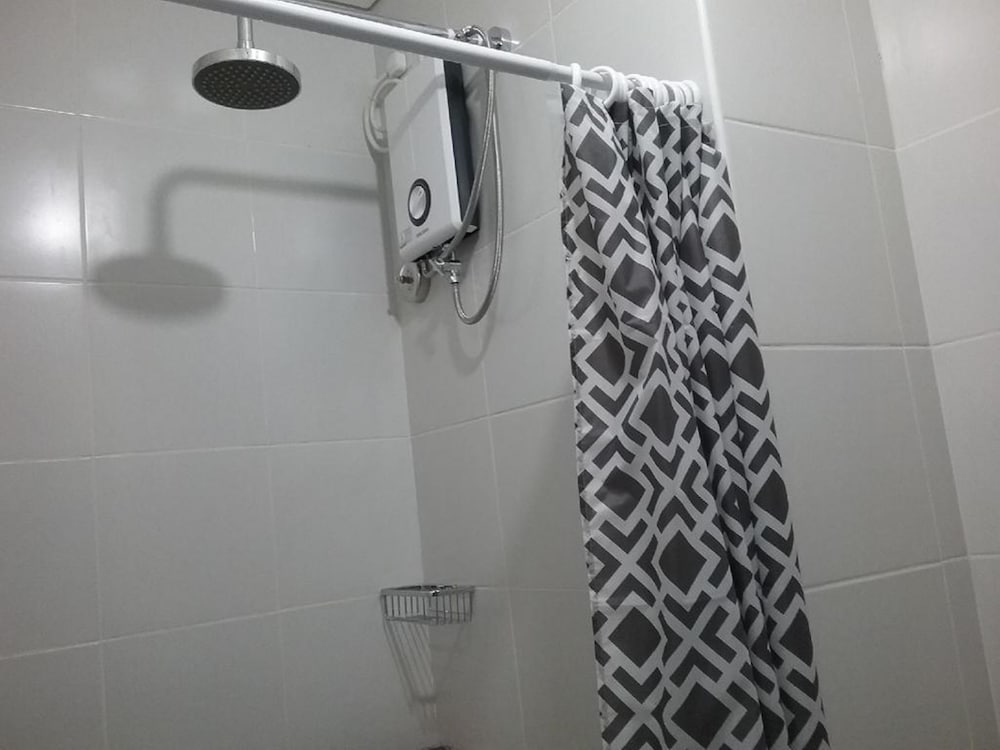 Фото Condoluxe Pioneer Woodlands w Parking