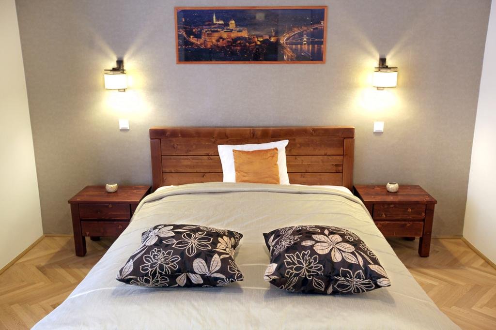 Фото Be a Budapester