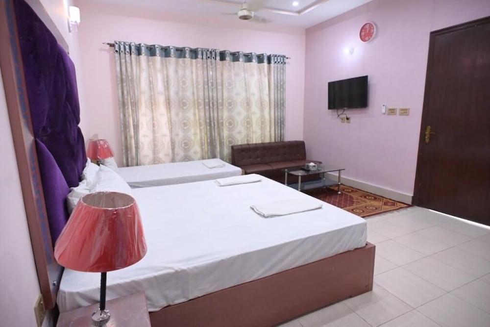 Фото Hotel Shaheen Continental Multan