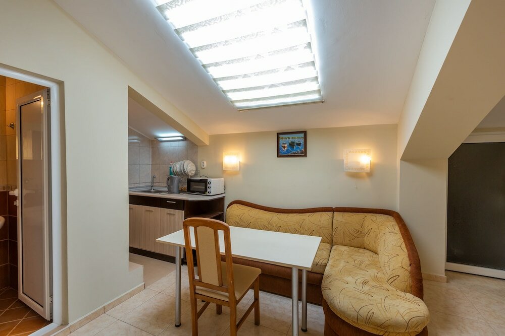 Фото 1 Bedroom Apartment in Dafinka Guest House