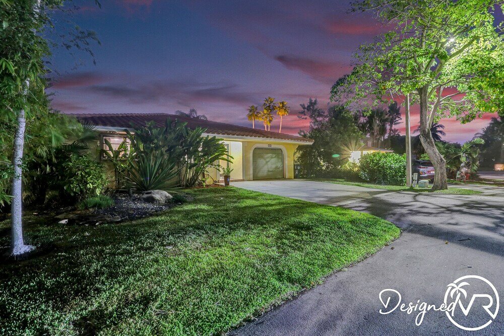 Фото Stunning Waterfront 3br with Heated Pool