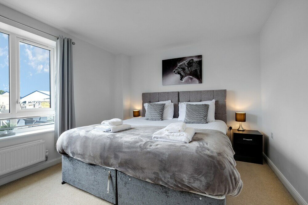 Фото Ferndale Serviced 4 Bedroom 2 Bath House