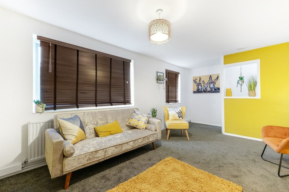 Фото Brambles House West Drayton 3 Bedroom