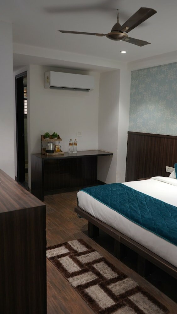 Фото Qotel Hotel Rajori Garden