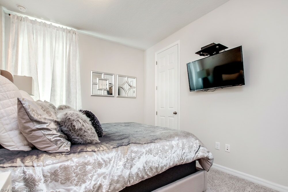 Фото Spectacular 6 Bedroom 5 Bathroom House