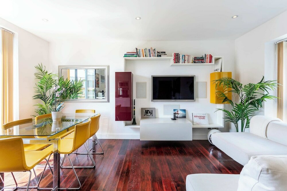 Фото Modern Tower Hill Penthouse