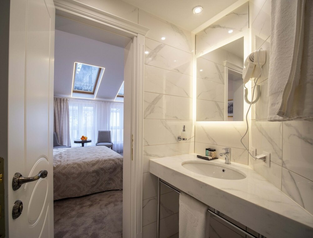 Фото The Moon Boutique Hotel