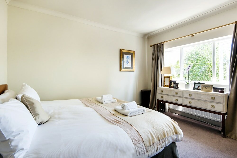 Фото Exquisite East Acton Home Close to Shepherds Bush by Underthedoormat