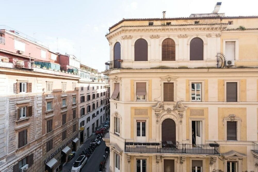 Фото Circle In The Square