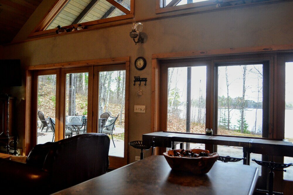 Фото Mitten Lake Hideaway