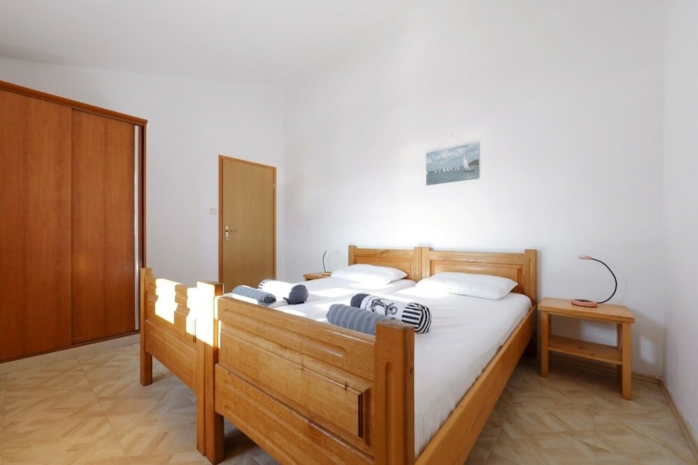 Фото Mari - Whole Island for you - H