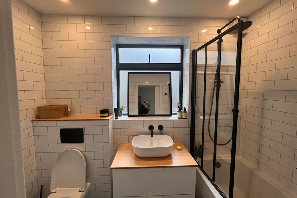 Фото Contemporary 1 Bedroom Apartment in Peckham With Garden