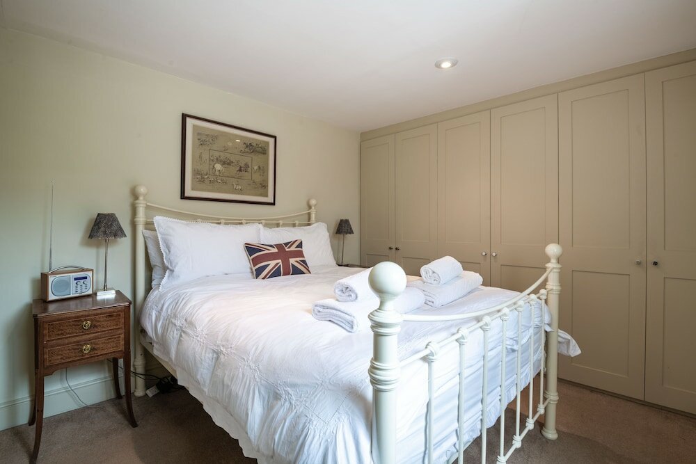 Фото Traditional Fulham Home Close to the River Thames