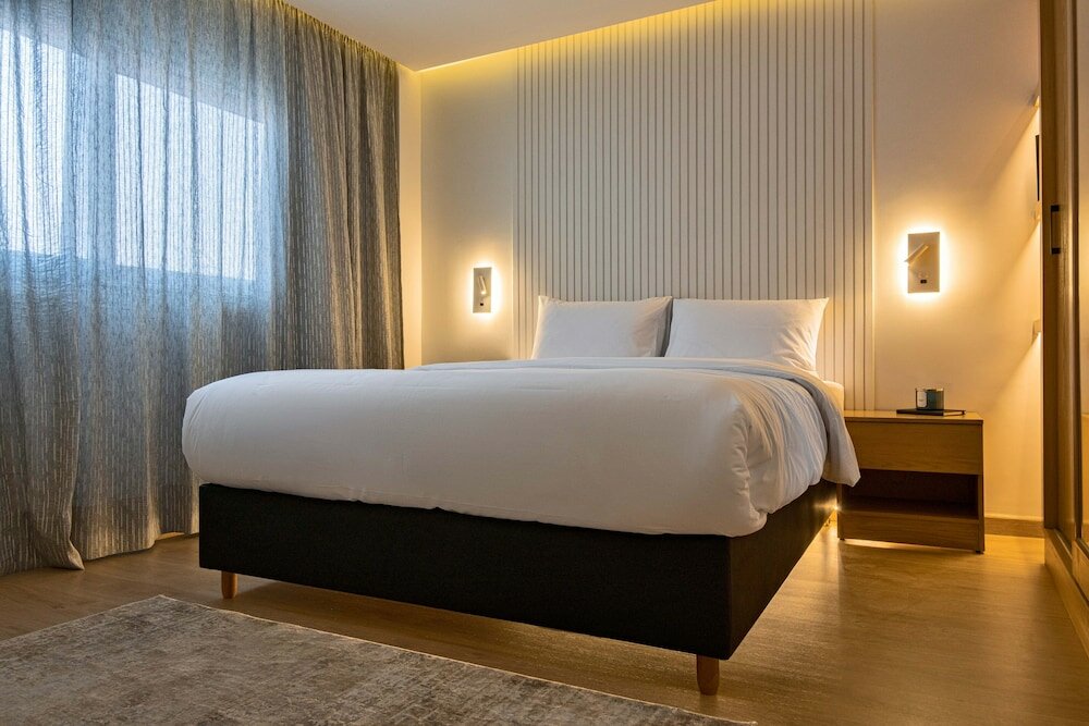 Фото Parkside Boutique Furnished Apartments