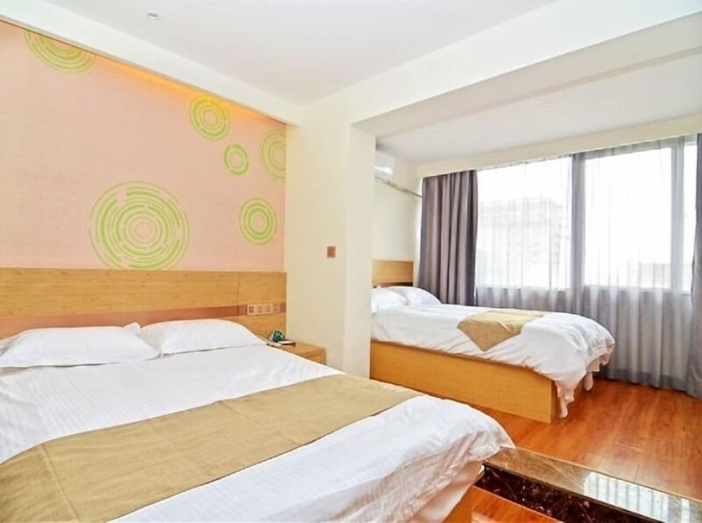 Фото GreenTree Inn XiAn Xincheng District Raily Station Wukou Metro Station Hotel