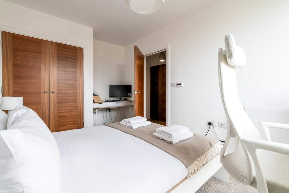 Фото Modern Brixton Jewel Apartment